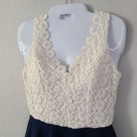 B. Darlin women's white and navy sleeveless laced dress size 0 - Picture 3 of 16